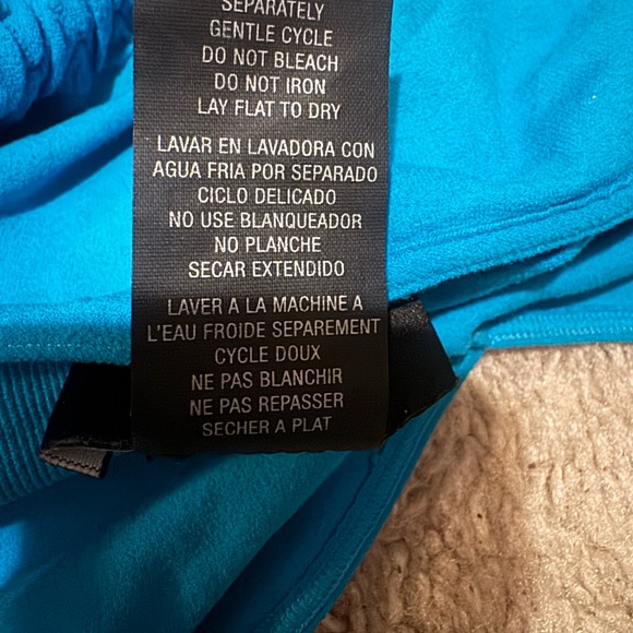 4 cute sexy BEBE tank tops - Picture 7 of 9